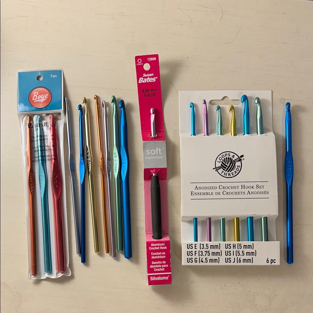 Lot of 18 Crochet Needles - Boye, Susan Bates, Loops & Threads